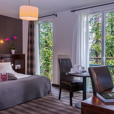 Domaine De Cice-Blossac, Resort Spa & Golf Bruz Bagian luar foto