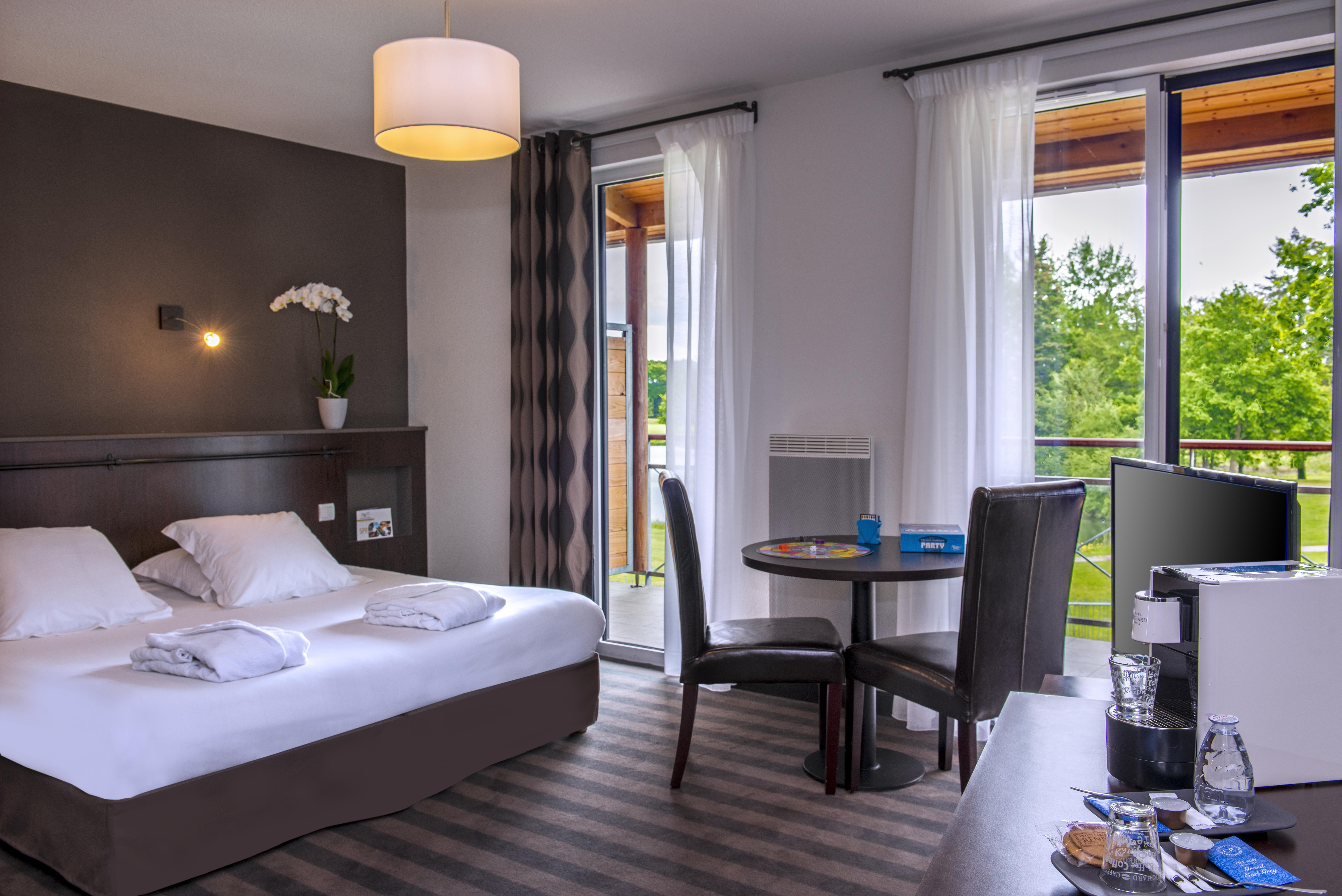 Domaine De Cice-Blossac, Resort Spa & Golf Bruz Bagian luar foto