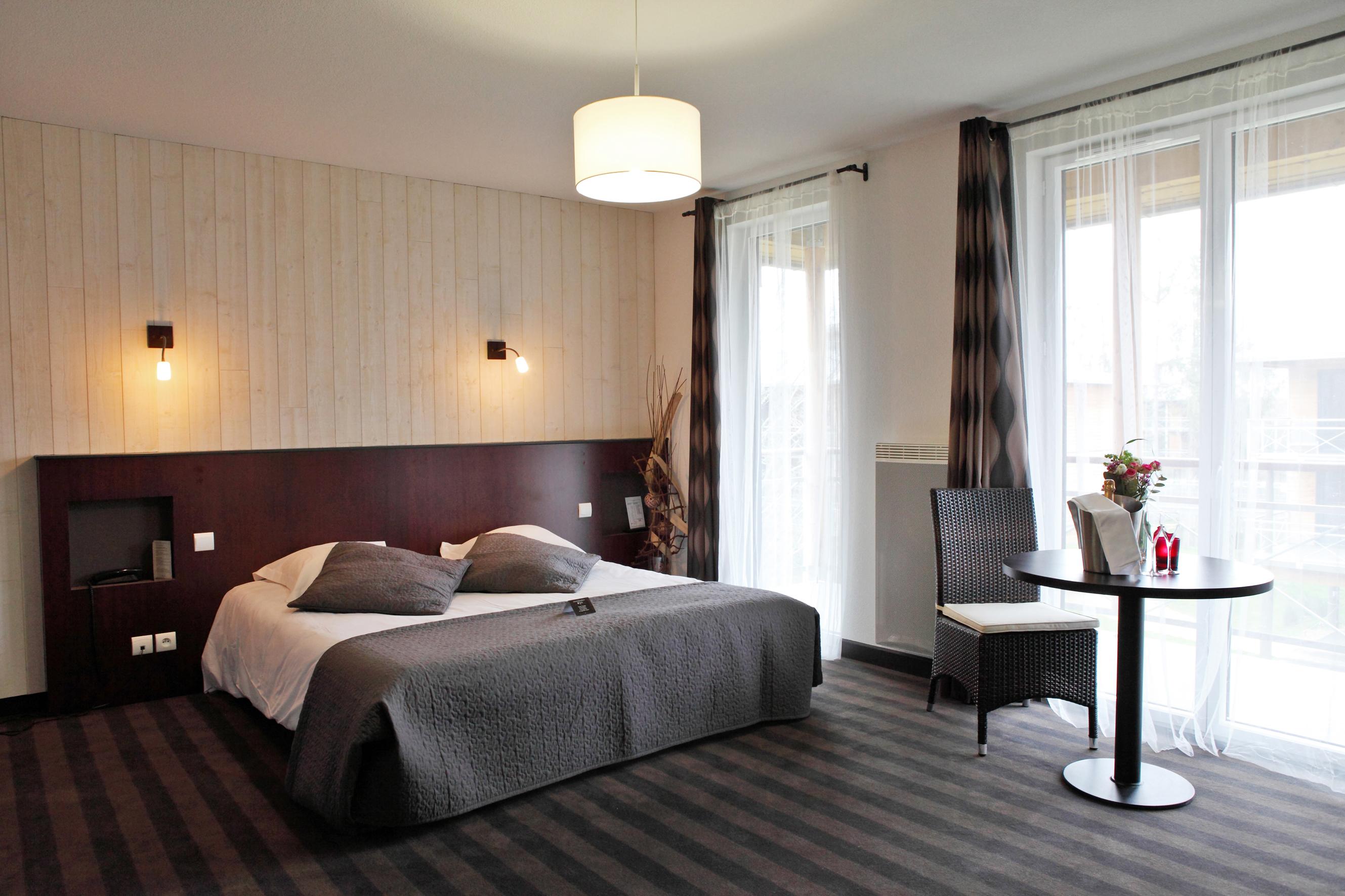 Domaine De Cice-Blossac, Resort Spa & Golf Bruz Bagian luar foto