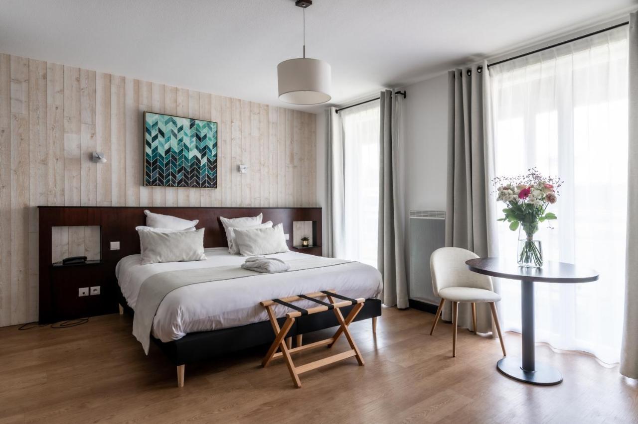 Domaine De Cice-Blossac, Resort Spa & Golf Bruz Bagian luar foto