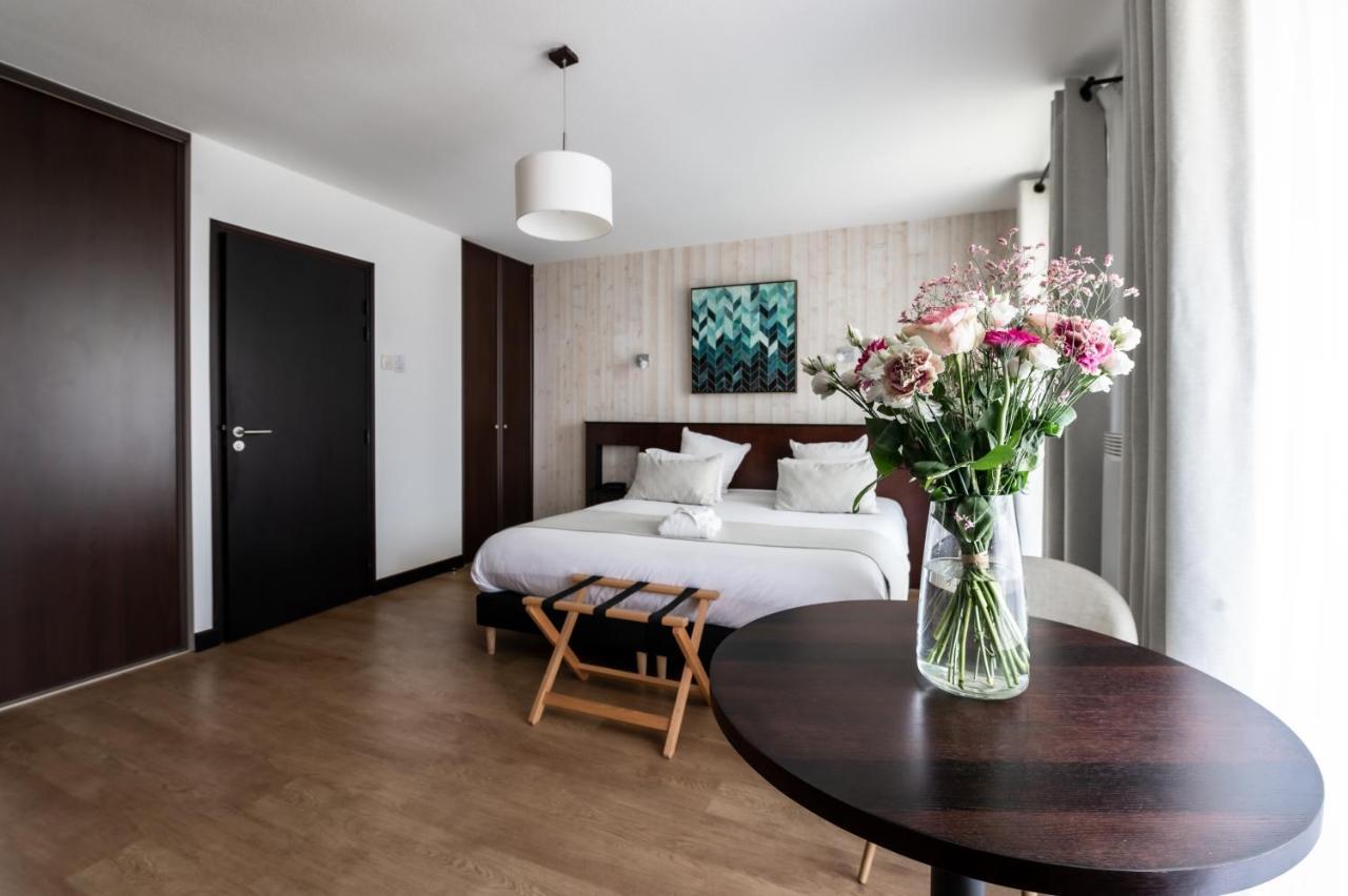 Domaine De Cice-Blossac, Resort Spa & Golf Bruz Bagian luar foto