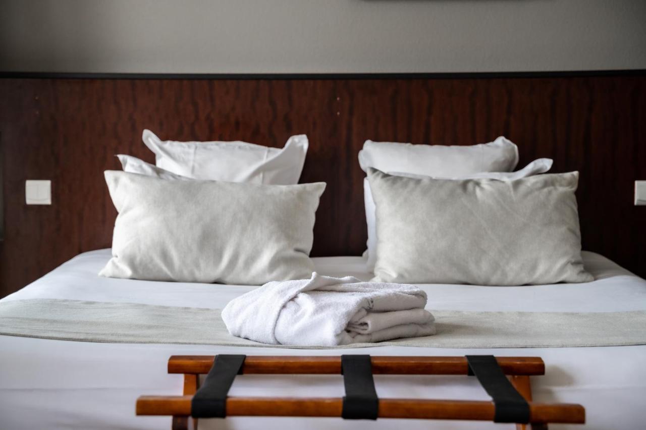 Domaine De Cice-Blossac, Resort Spa & Golf Bruz Bagian luar foto