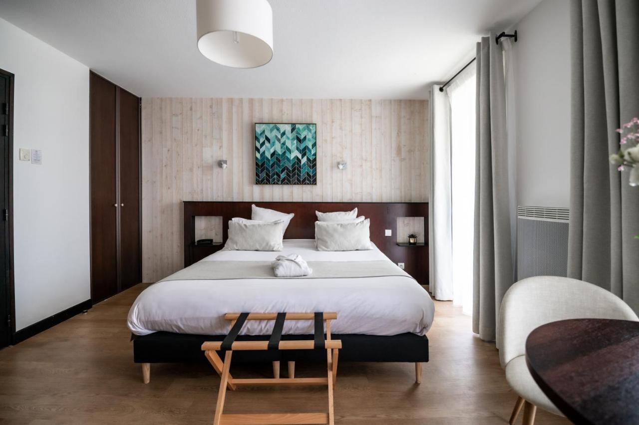 Domaine De Cice-Blossac, Resort Spa & Golf Bruz Bagian luar foto